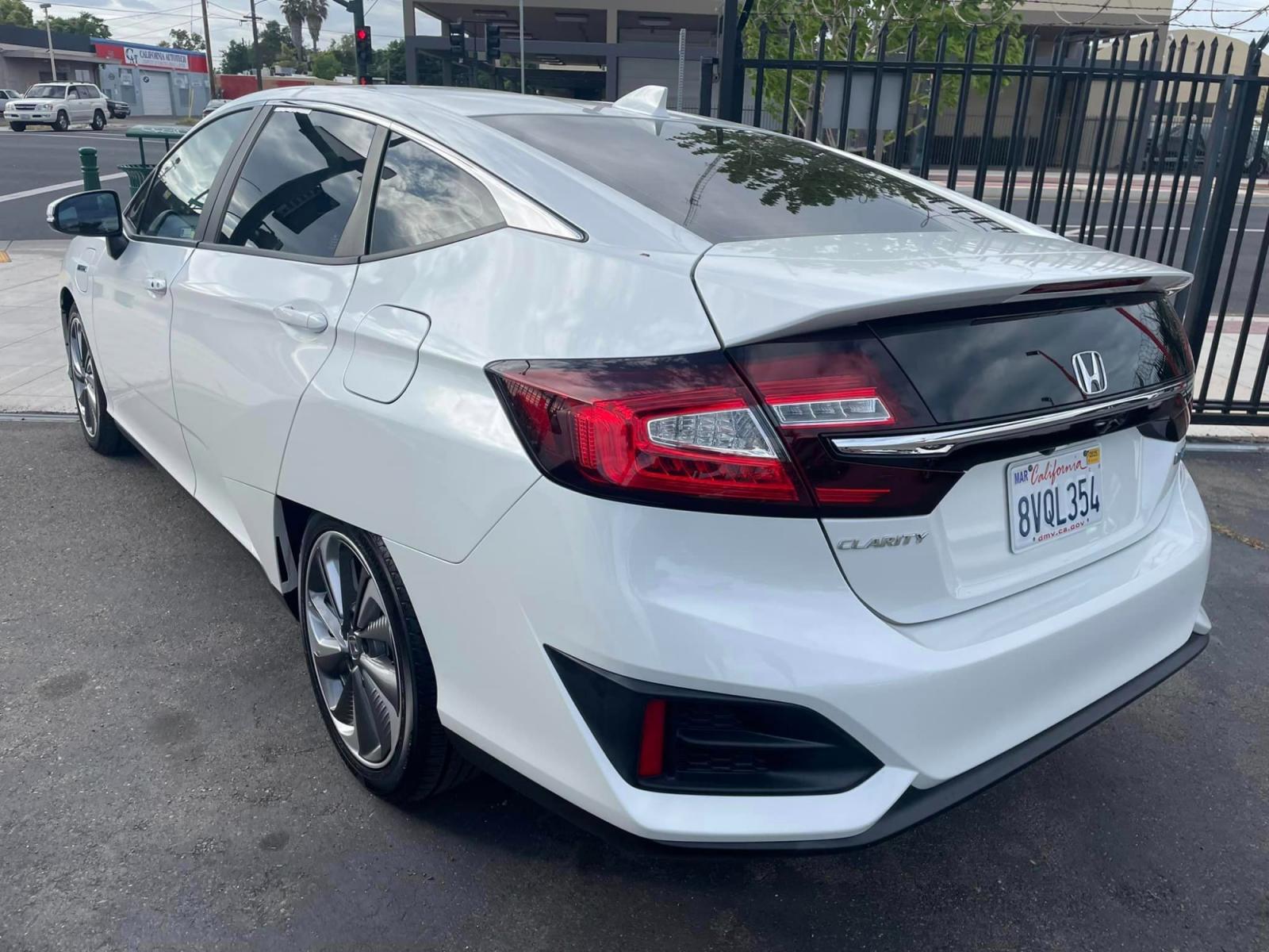 2021 Honda Clarity Plug-In Hybrid (JHMZC5F10MC) with an 1.5L L4 DOHC 16V HYBRID engine, CVT transmission, located at 744 E Miner Ave, Stockton, CA, 95202, (209) 944-5770, 37.956863, -121.282082 - PLUS TAXES AND FEES - Photo #9